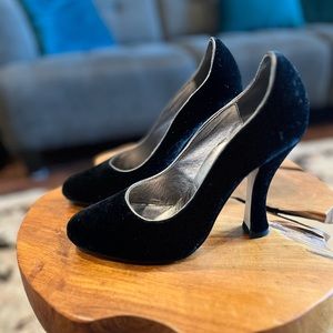 Rebel size 7 Black Velvet Pumps